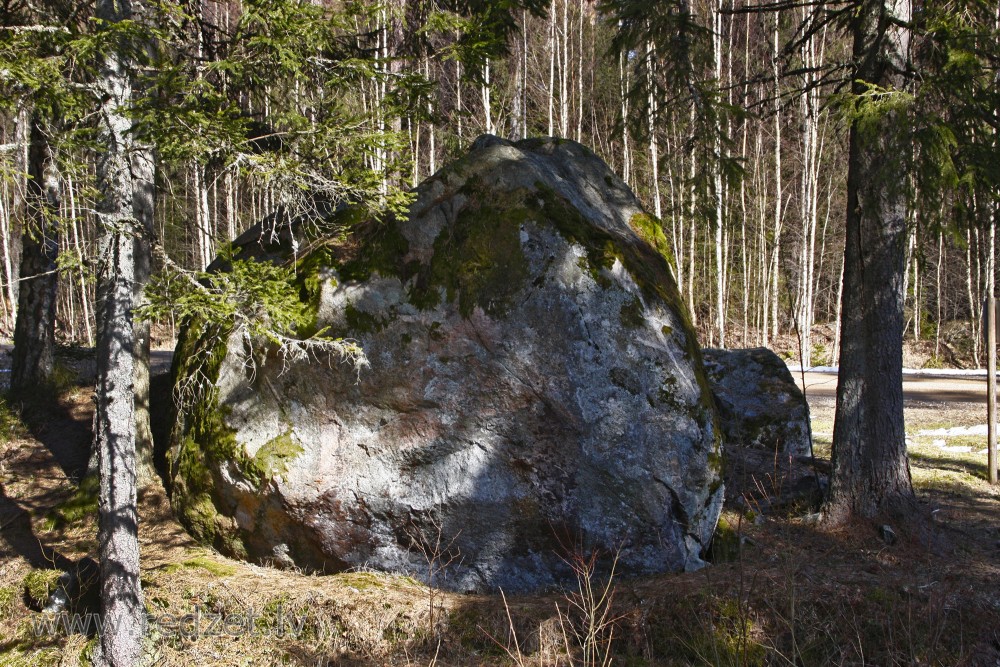 Akmeņkalnu Velnapēdas akmens