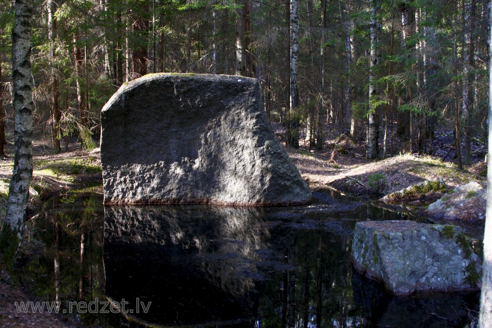Basu Vilkatu akmens (Sudmaļakmens)