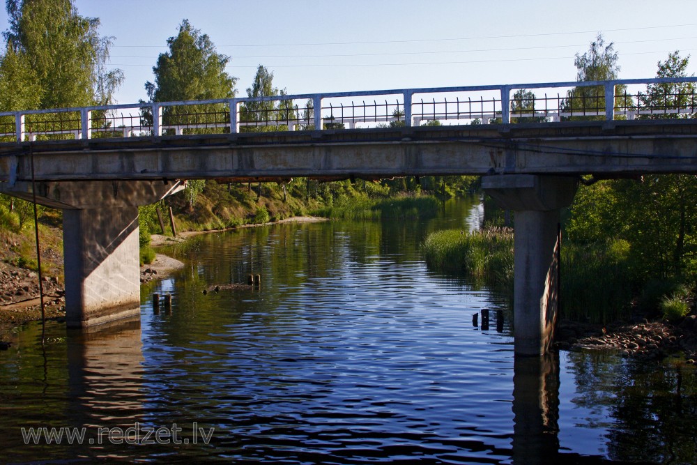 Tilts pār Mērsraga kanālu