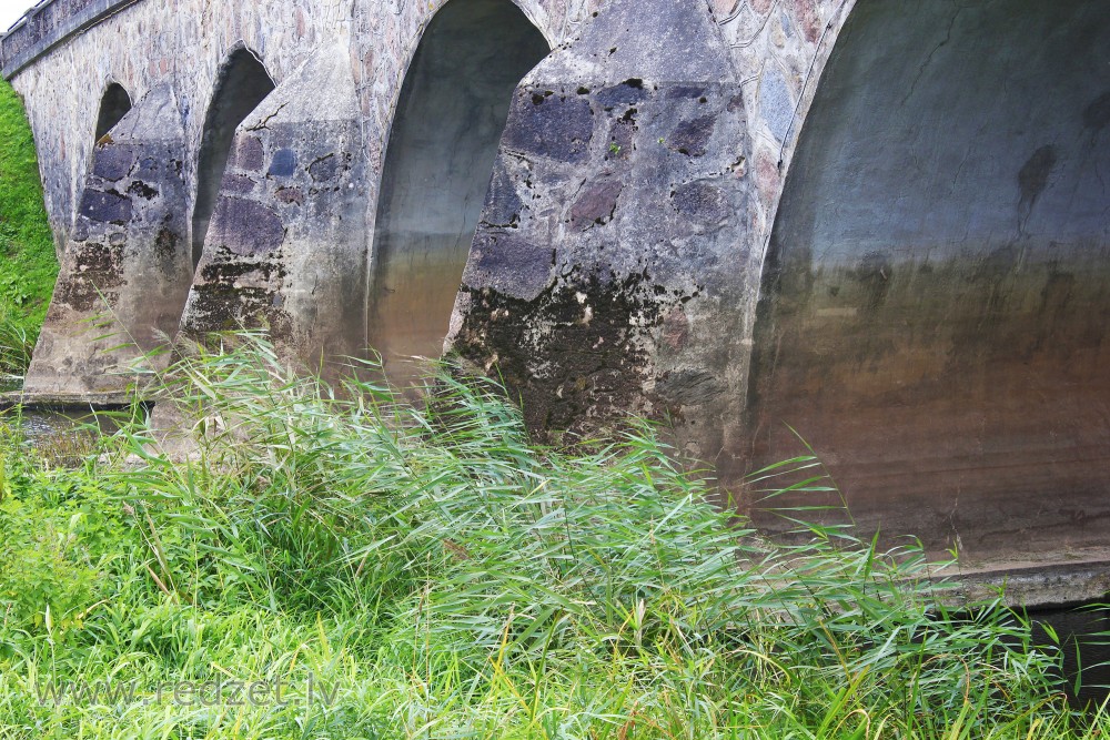 Kandavas velvju tilta fragments