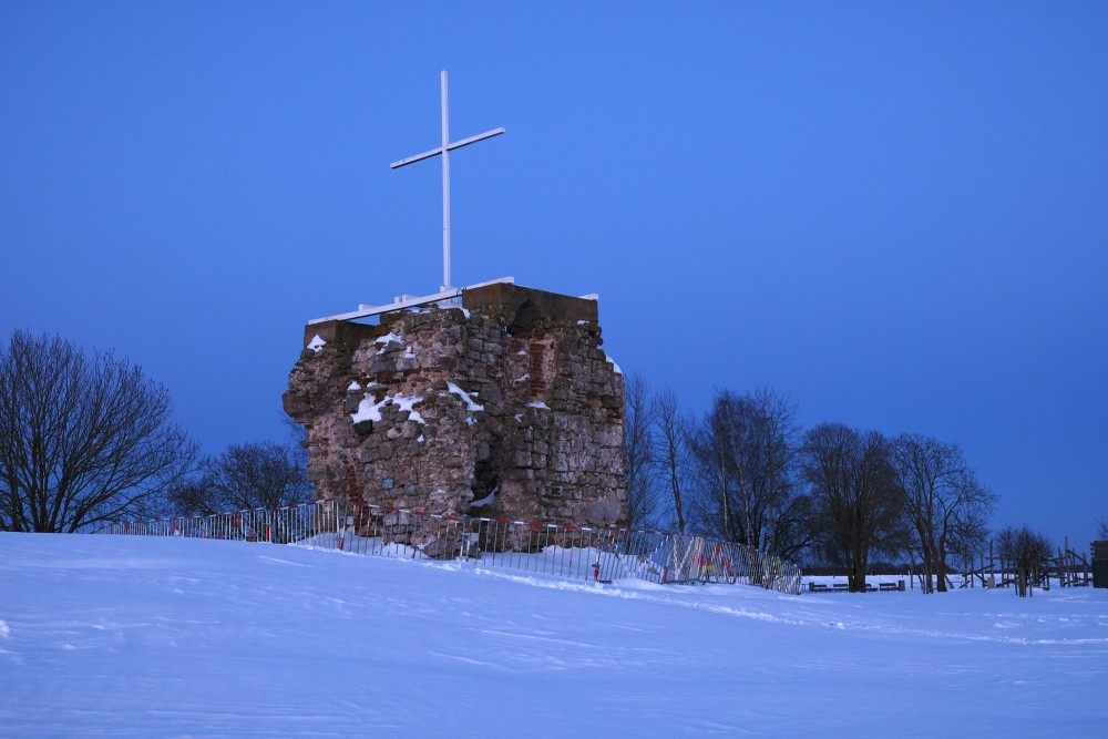 Svētā Jura (Georga) baznīcas drupas ziemā