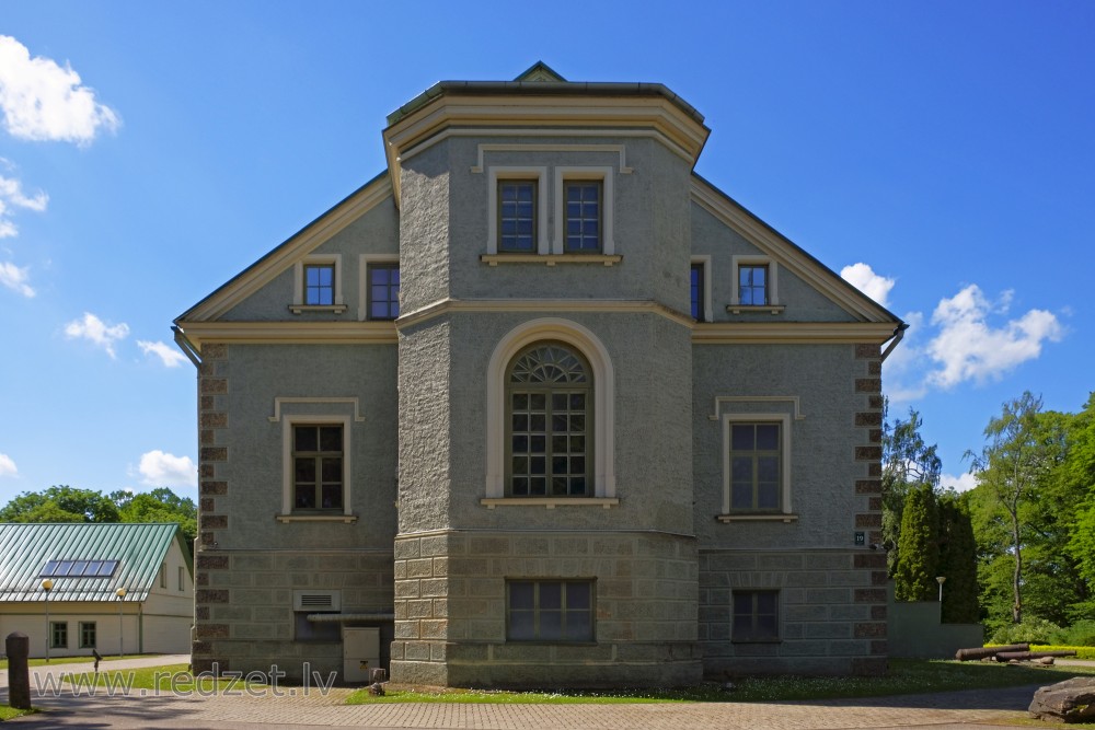Talsu novada muzejs (baronu fon Firksu pilsētas māja Villa Hochheim)