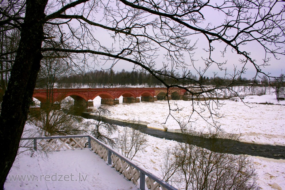 Kuldīgas tilts ziemā