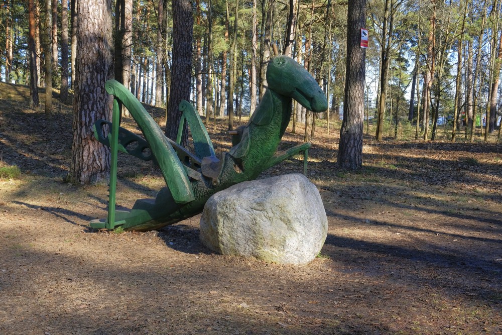 Sienāža koka skulptūra Rīgas mežaparkā