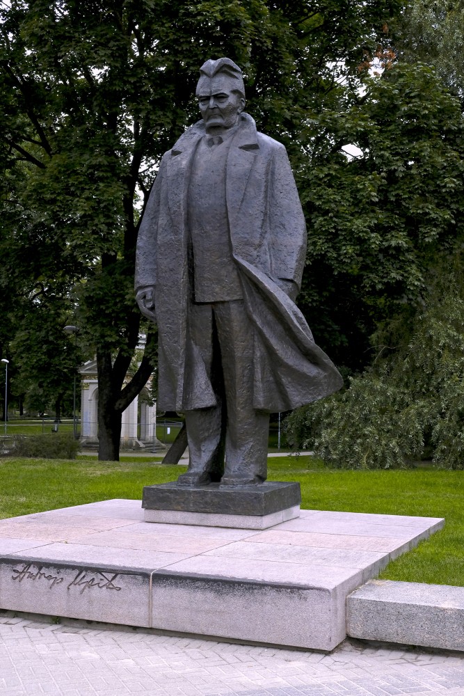 Piemineklis rakstniekam Andrejam Upītim (1877-1970)