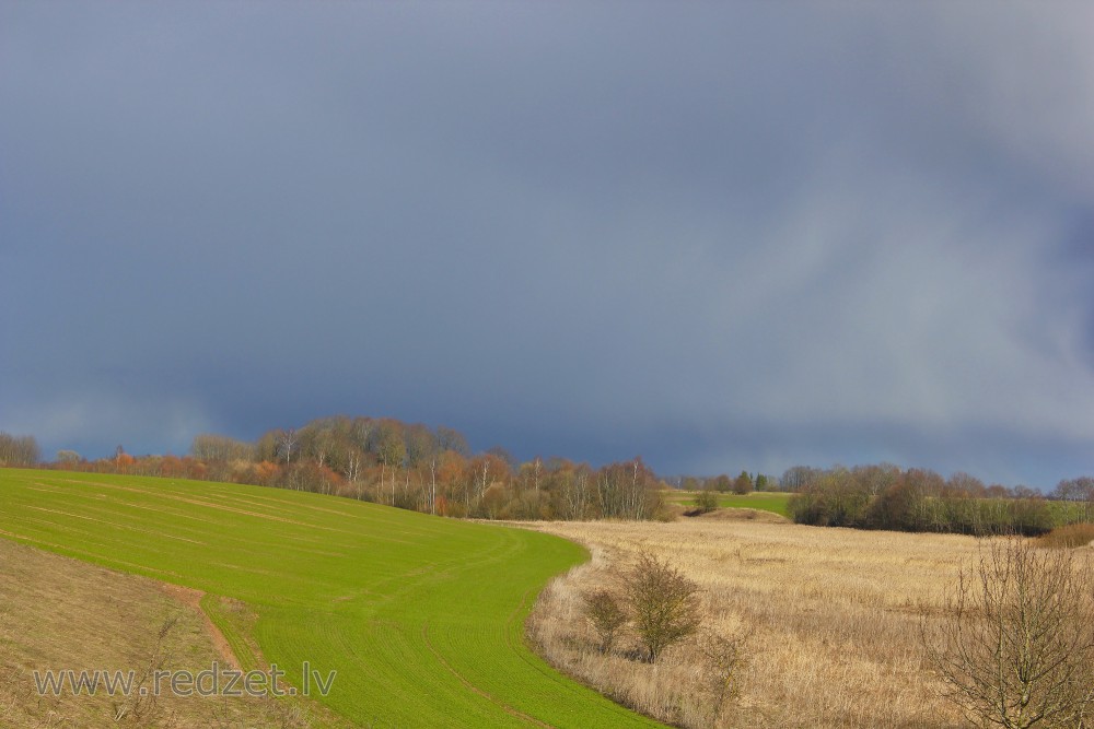 Lauku ainava pēc negaisa