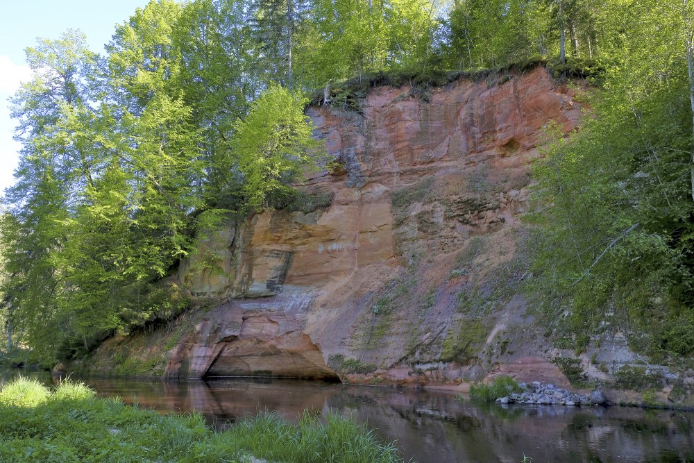 Slūnu iezis (Braslas smilšakmens atsegumi)