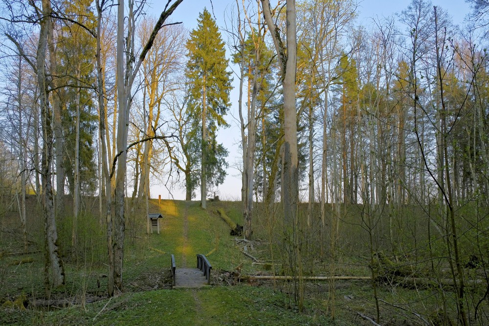 Ugāles pilskalns pavasarī