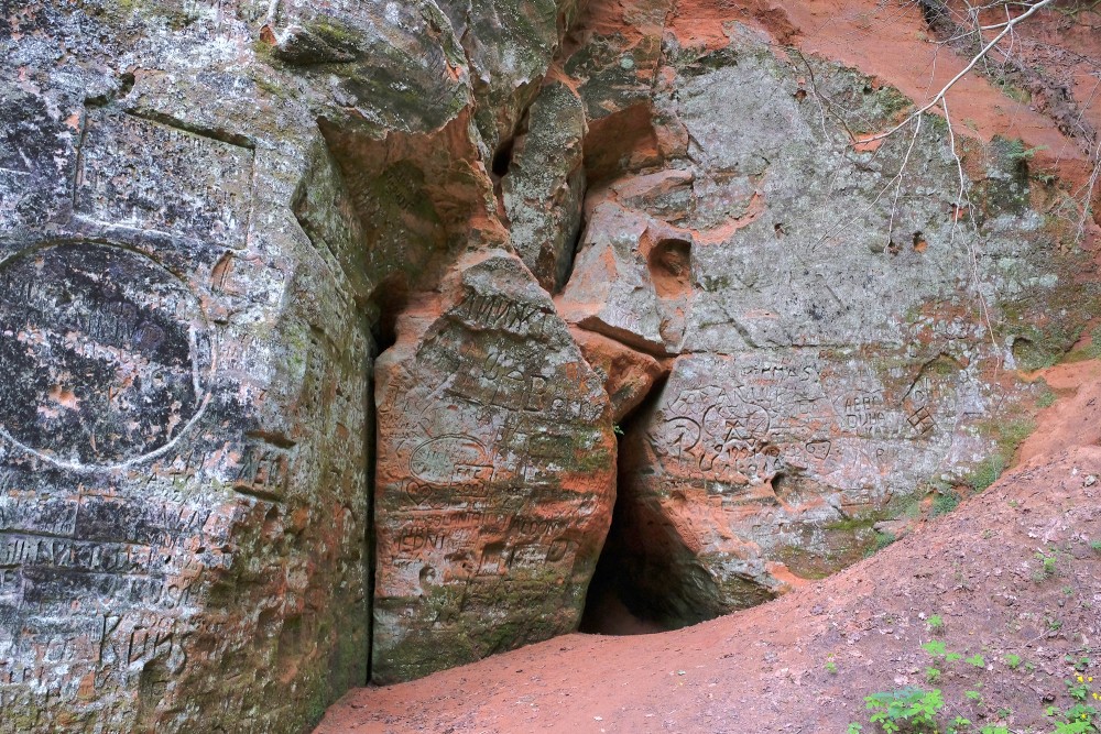 Kraukļu aiza un ala, Sigulda