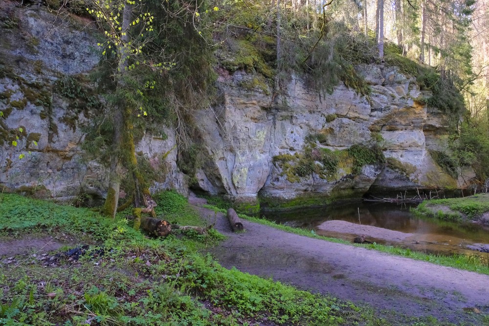 Loja Coastal Rock Outcrop and Loja Plaisala Cave