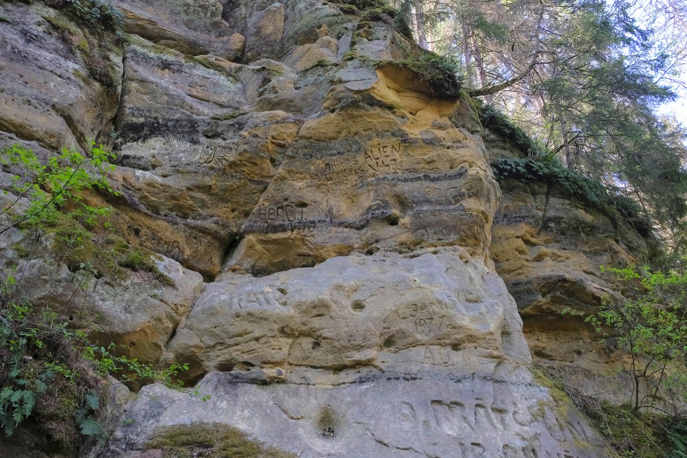 Loja Coastal Rock Outcrop and Loja Plaisala Cave