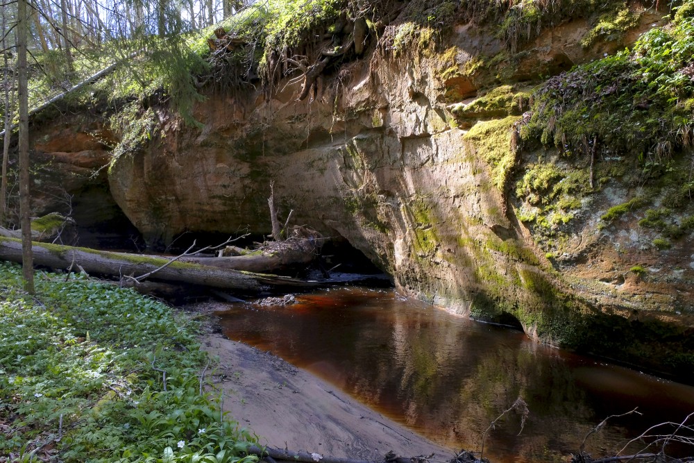 Lorumupe River Sandstone Outcrops