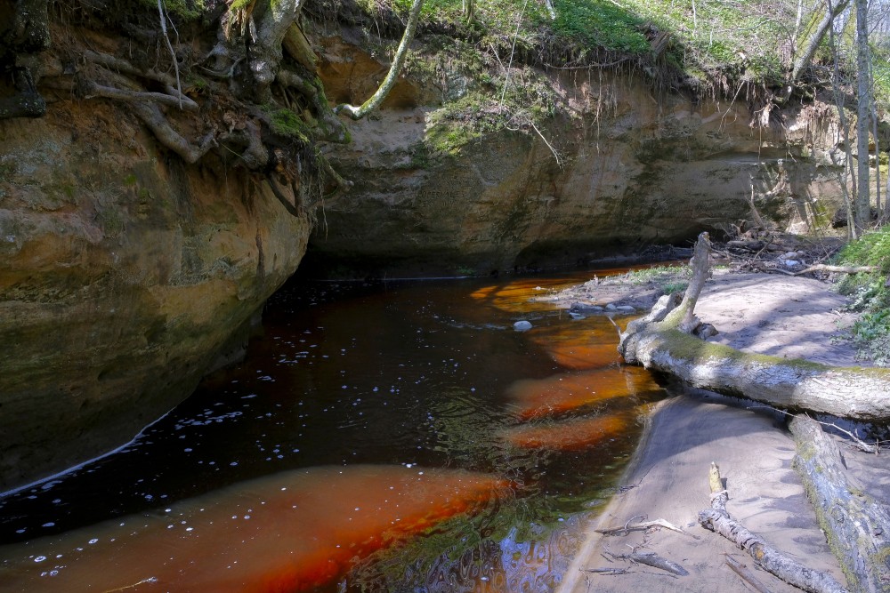 Lorumupe River Sandstone Outcrops