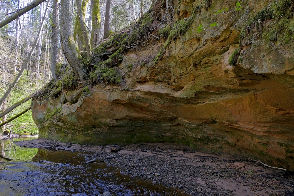 Lorumupe River Sandstone Outcrops