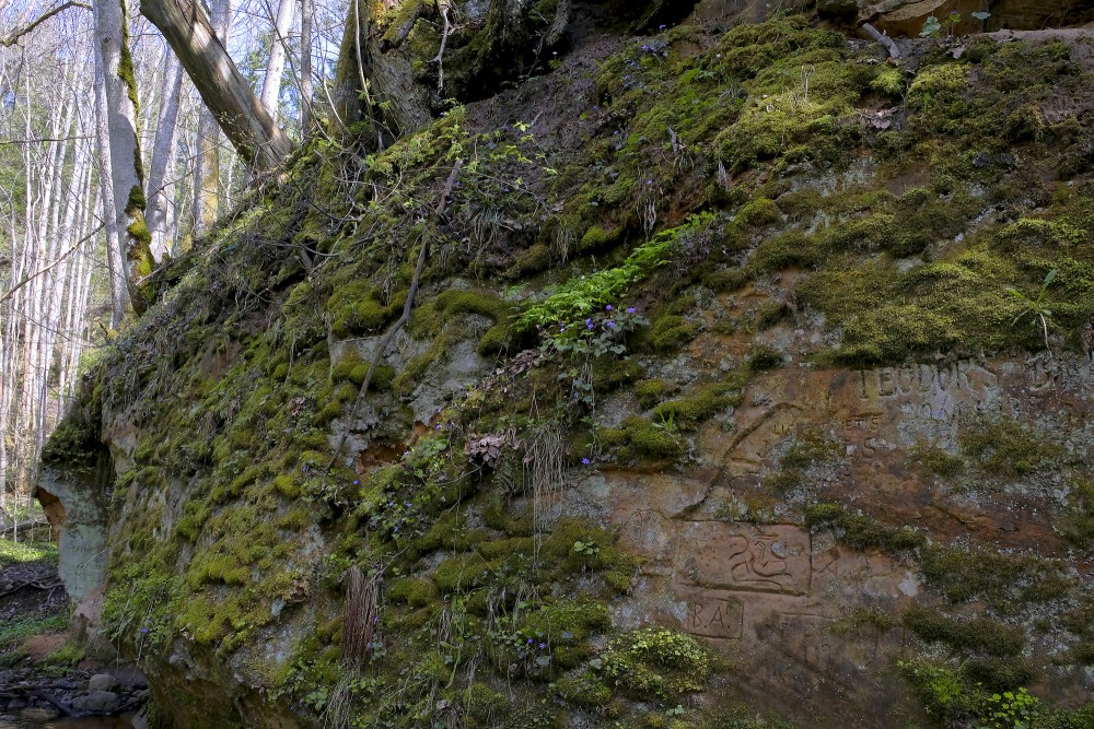 Lorumupe River Sandstone Outcrops