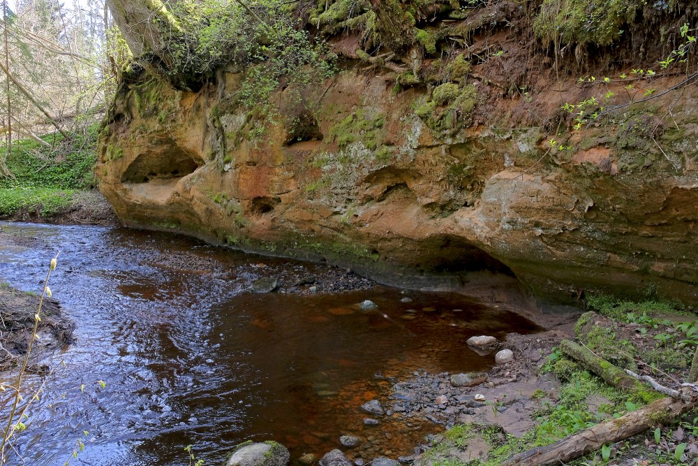 Lorumupe River Sandstone Outcrops