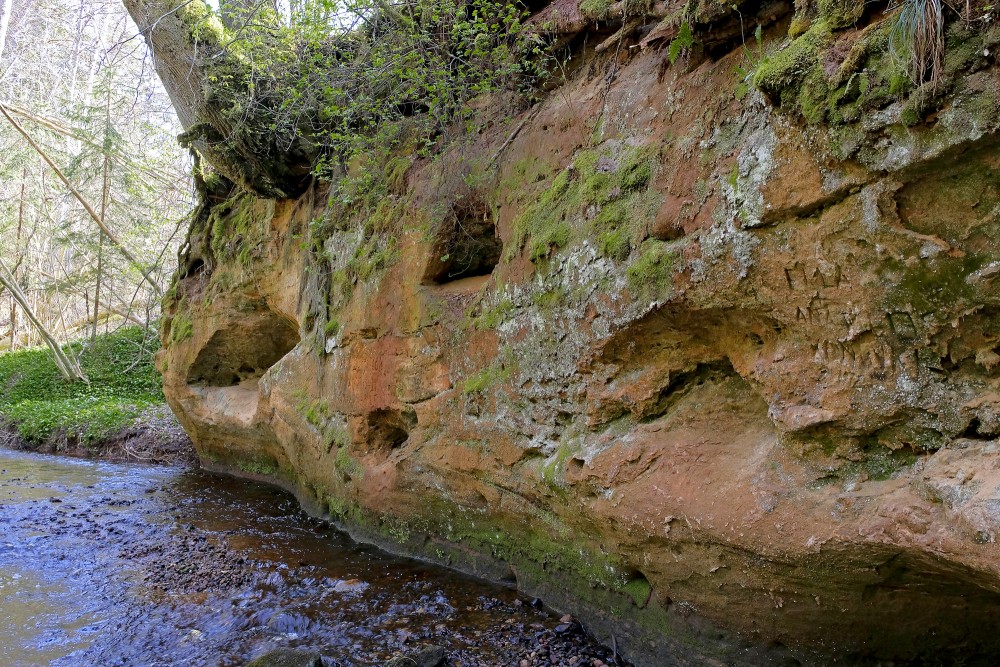 Lorumupe River Sandstone Outcrops