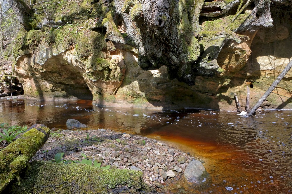 Lorumupe River Sandstone Outcrops