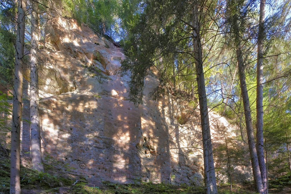 Grīviņu iezis (Sarkanās klintis, Leču Iezis) Grīviņu iezis (Sarkanās klintis, Leču Iezis)