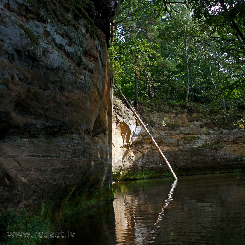 Lurmani Outcrops