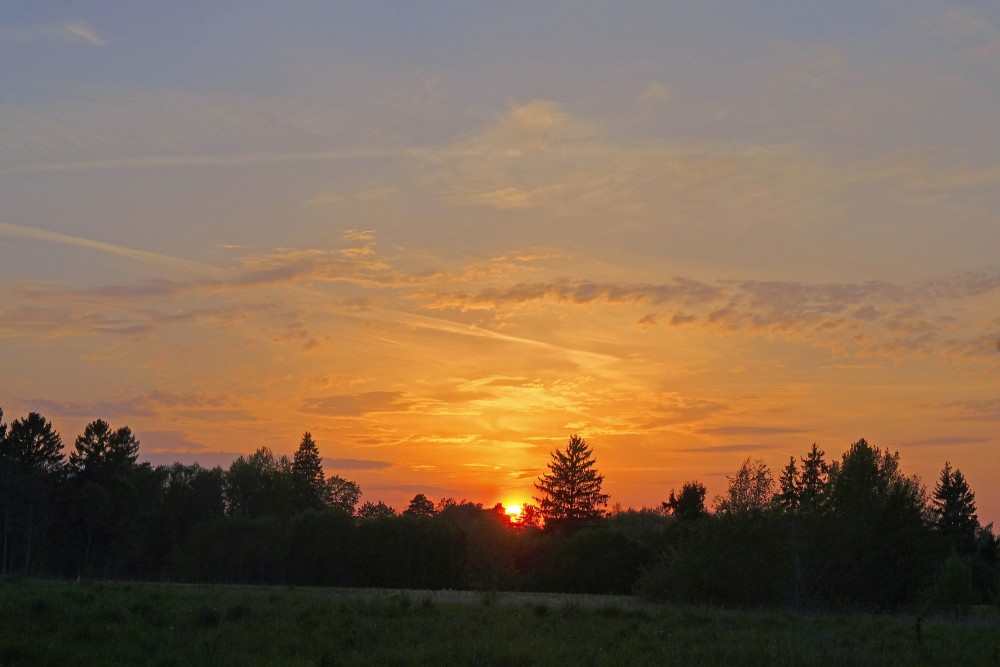 Saulrieta ainava, oranžas debesis Saulrieta ainava, oranžas debesis
