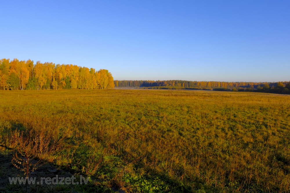 Rudenīga rīta ainava