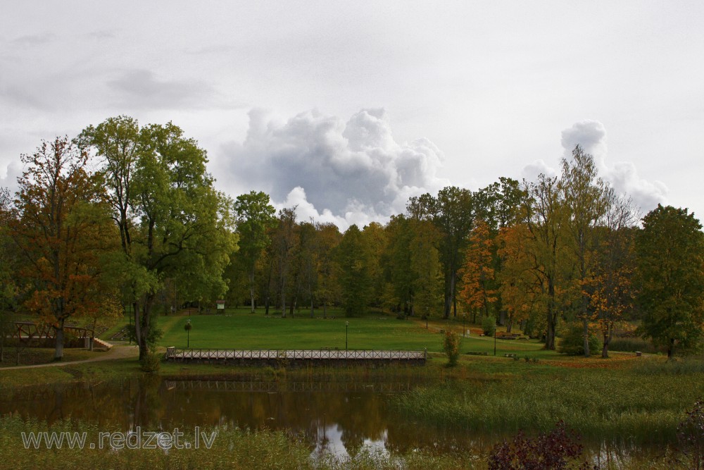 Skats uz estrādi Dundagas pils parkā