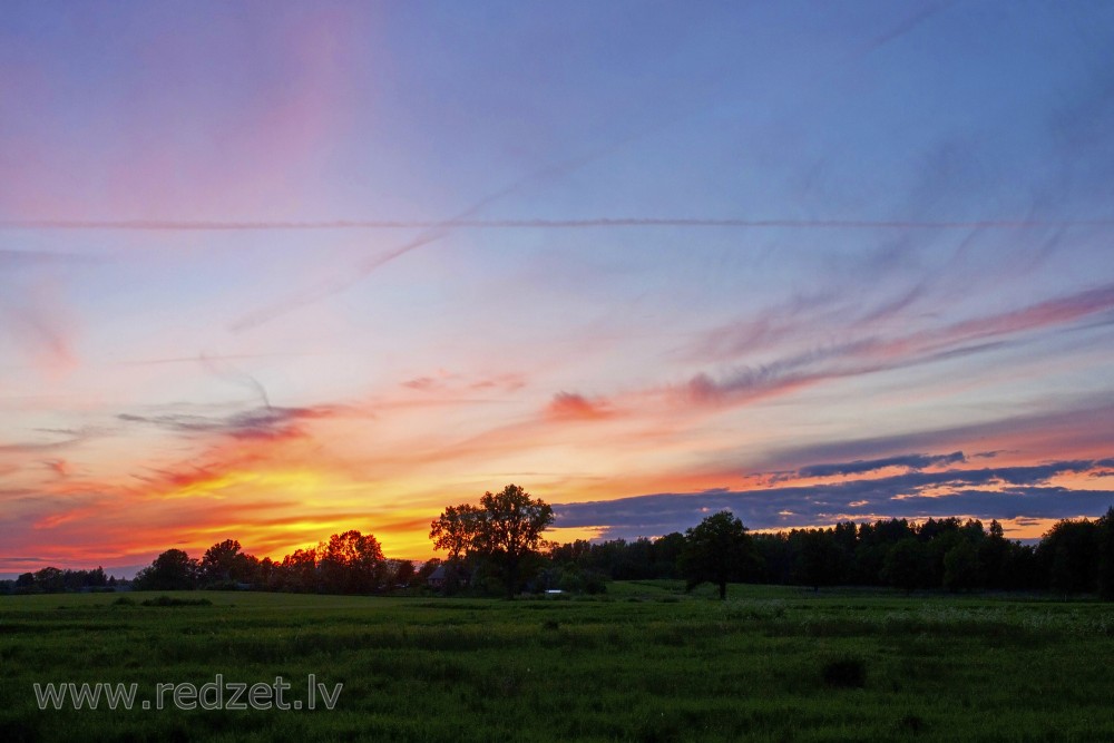 Debesis pēc saulrieta