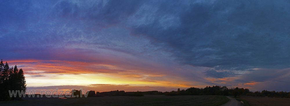 Krasainās debesis (panorāma)