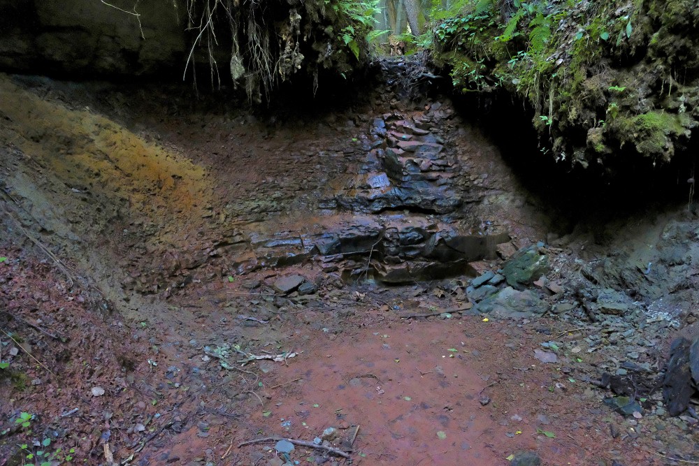 Zārtapu ūdenskritums vasarā bez ūdens Zārtapu ūdenskritums vasarā bez ūdens