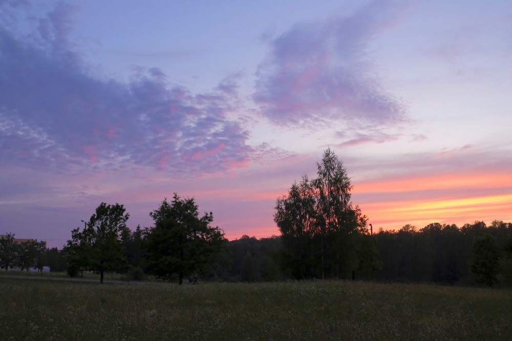 Krāšņas debesis pēc saulrieta