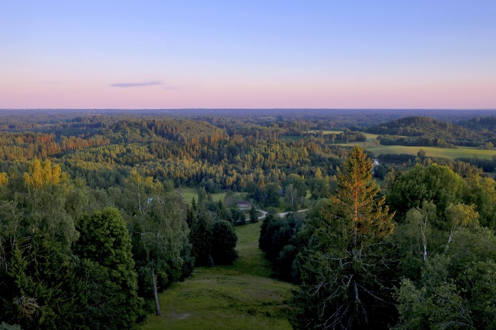 Skats no Dēliņkalna skatu torņa