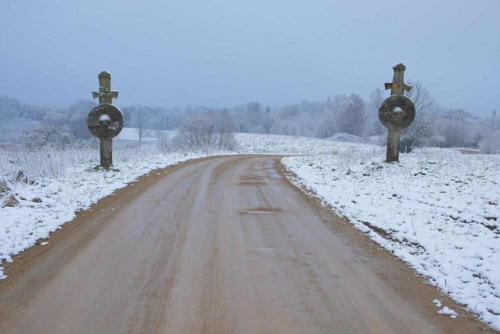Embūte Old Valley Gate Signs in Winter