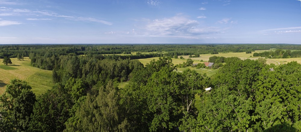 Panorāmas skats no Meņģeles skatu torņa