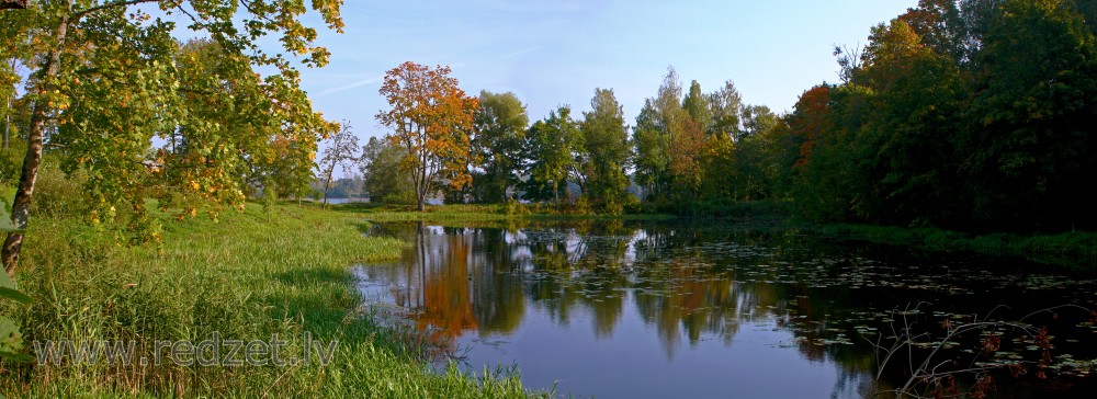 Ūdenskrātuve Lindes parkā (panorāma)