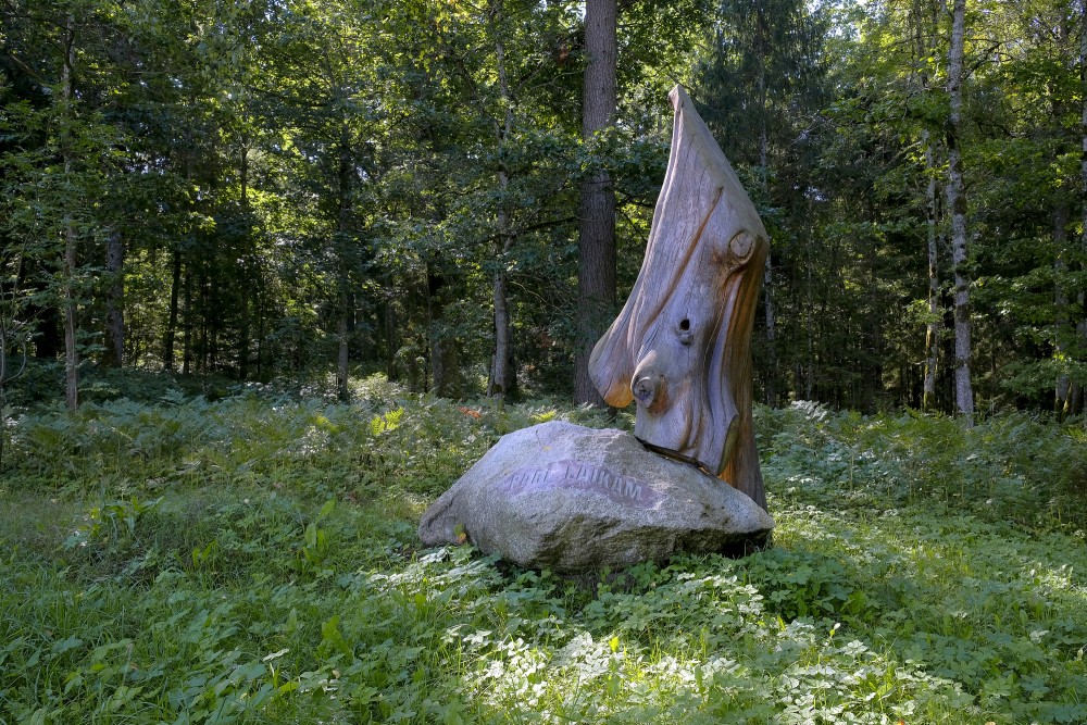 Sculpture in Aizvīķi Forest Park