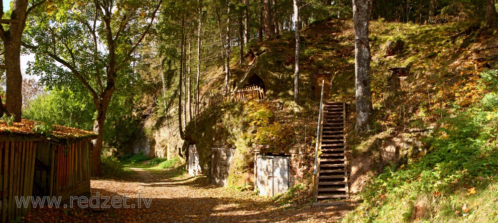 Lustuzis (Cave rock) in Līgatne