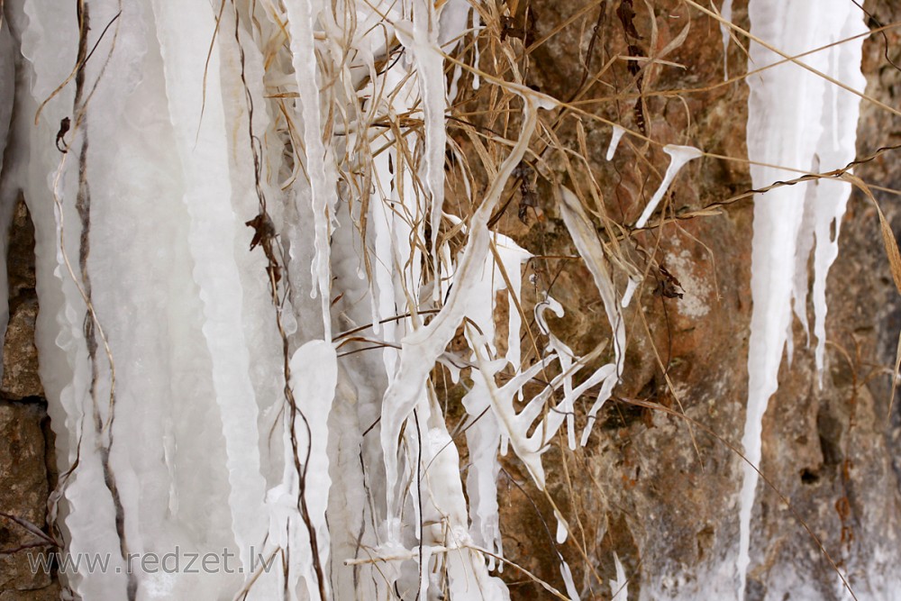 Leduskritums Ogres upes krastā