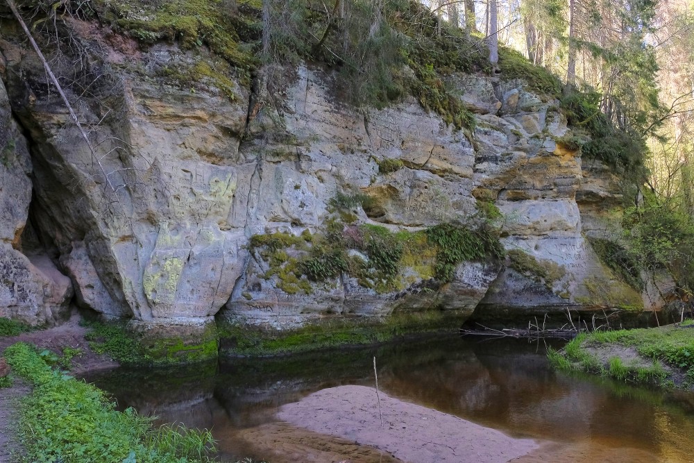 Loja Coastal Rock Outcrop and Loja Plaisala Cave