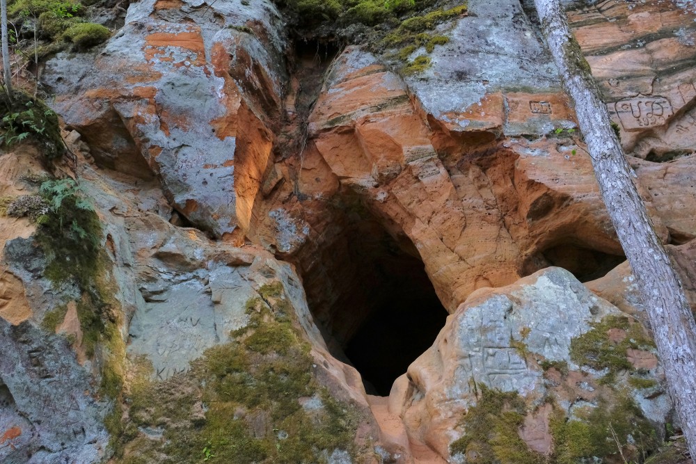 Līgotņi Cave