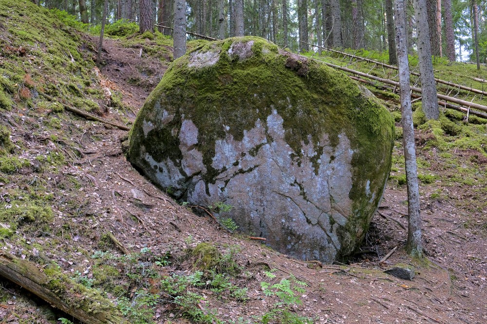 Dzelzāmura Svētkakmens