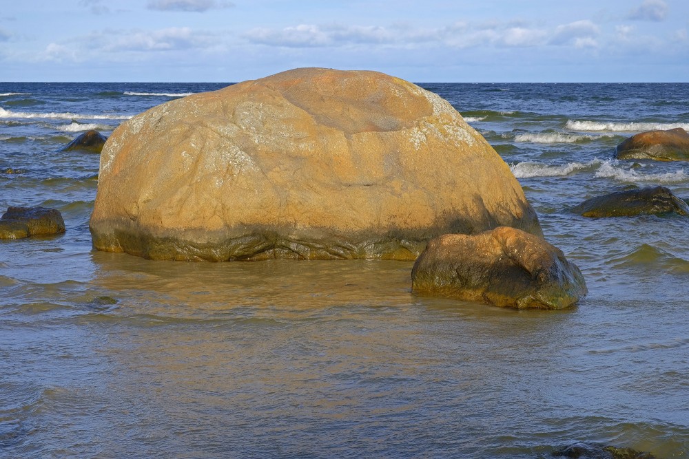 Giant Sea Boulder of Roja