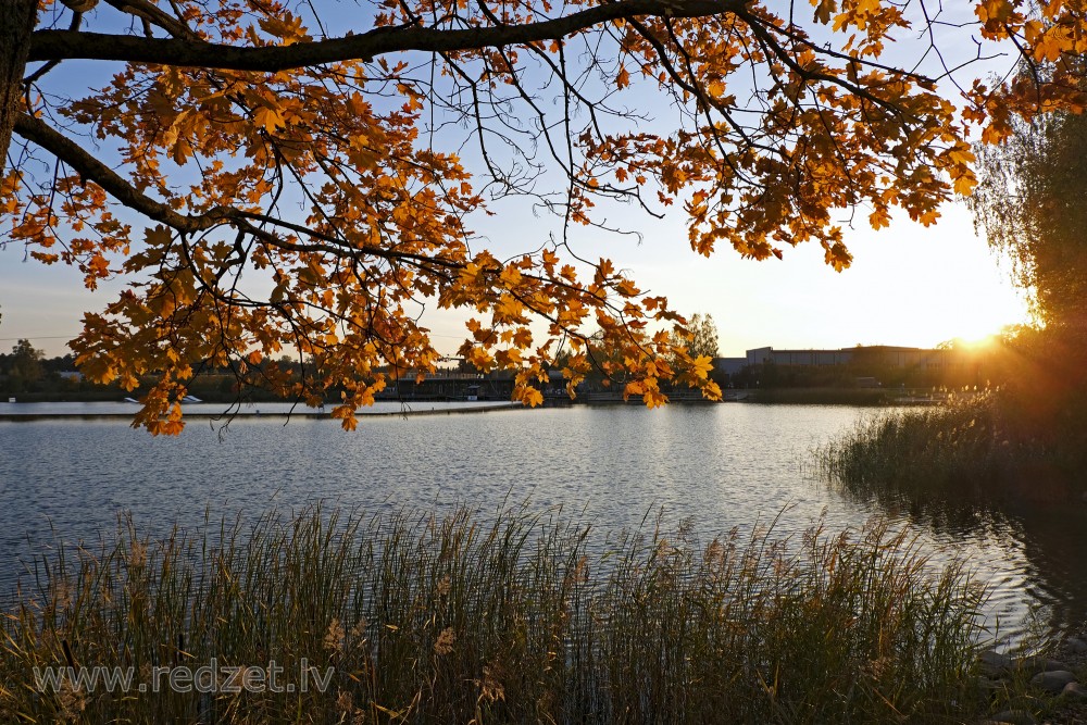 Rudens pie Ozolnieku ezera