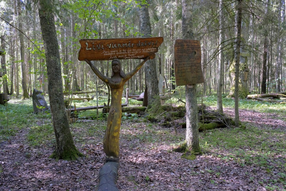 Kabiles ozolu biotops, Līvi vienmēr dzīvi