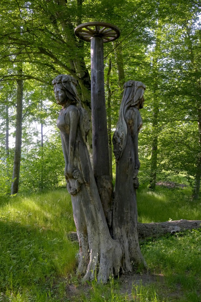 Koka skulptūra Cīravas mežaparkā