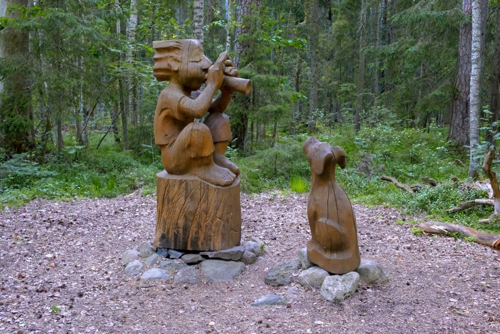 Stabulētāja skulptūra Cīravas mežaparkā