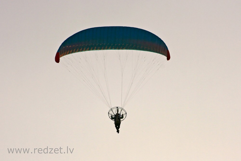 Paramotor on the Fly