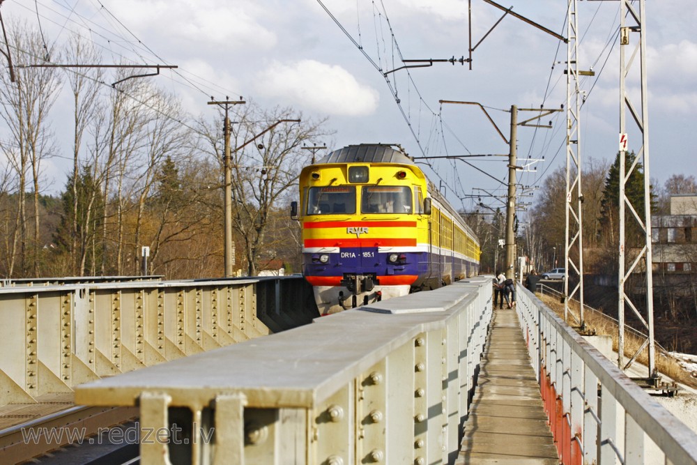 Diesel-engine Train crossing the River Ogre by the Railway Bridge