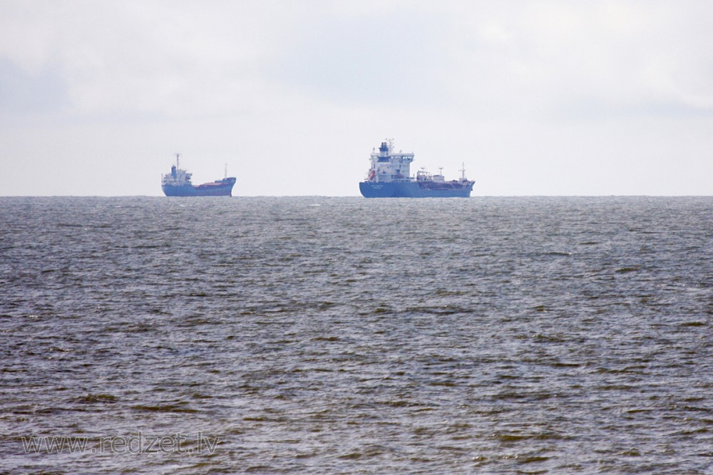 Ships in the Sea