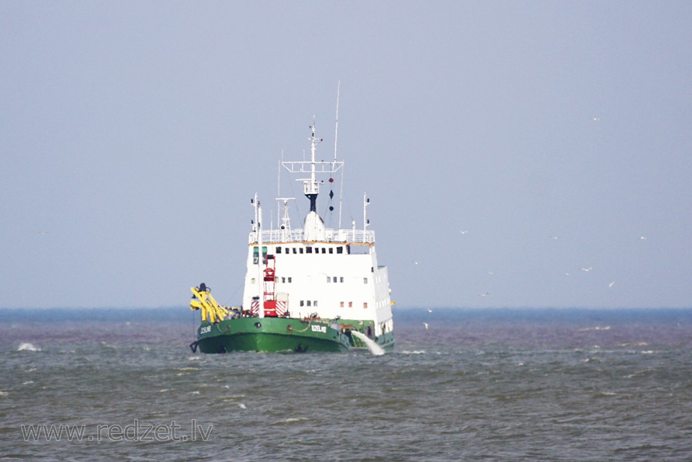 Dredge-pump Ship deepen the Estuary of the River Venta